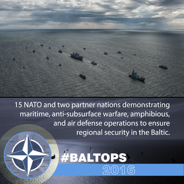 Eine Gruppe von Schiffen auf dem Wasser mit einem bewölkten Himmel im Hintergrund und einem Text unten, der "15 NATO und zwei Partnerländer maritime, anti-unterwasser-Kriegsführung, amphibische und Luftverteidigung Operationen durchführen, um die regionale Sicherheit im Baltikum zu gewährleisten" neben einem Logo anzeigt.