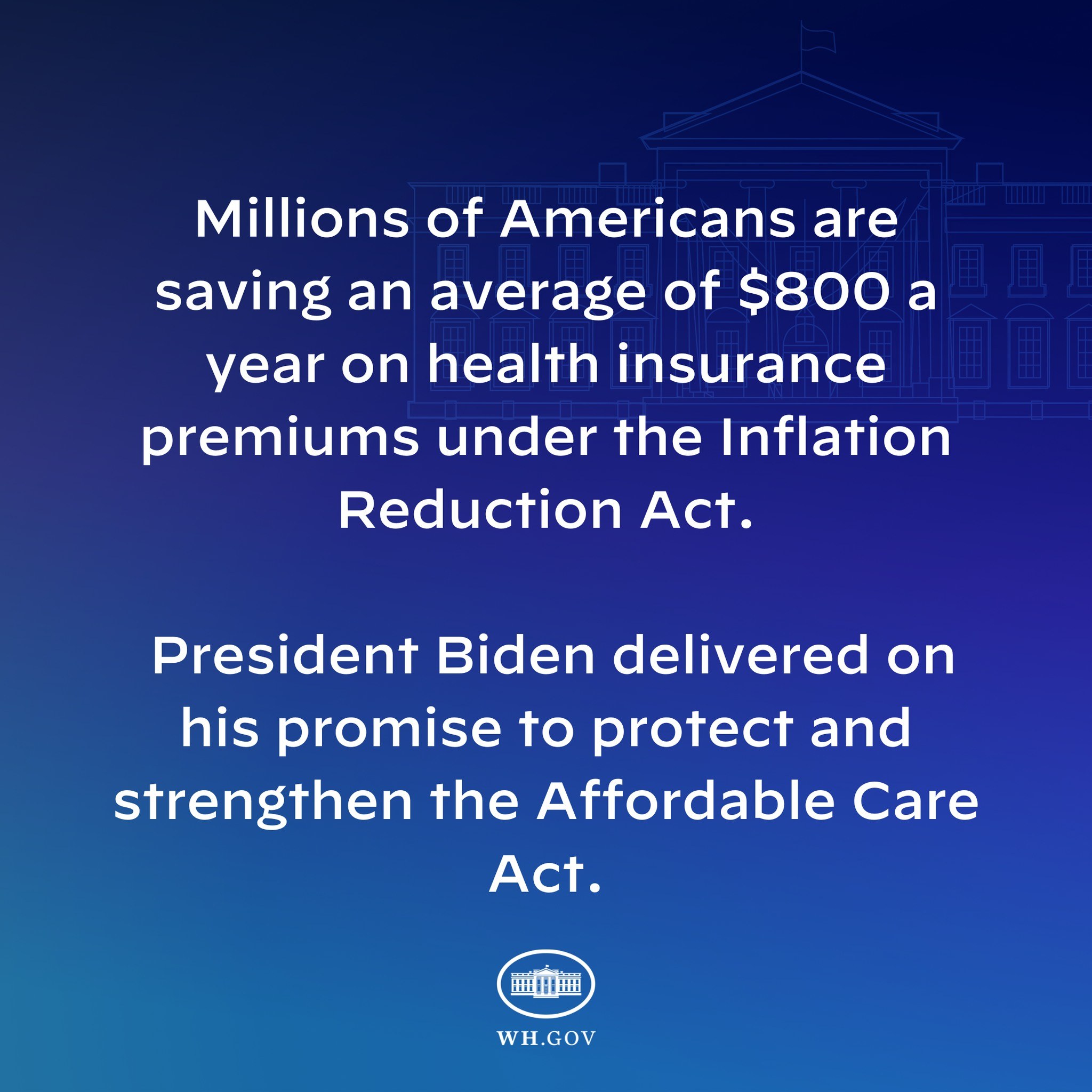 Blauer Hintergrund mit weißer Schrift, die besagt, dass Millionen von Amerikanern durchschnittlich 800 USD pro Jahr an den Gesundheitskosten sparen, umgeben von einem Logo.