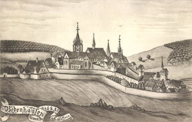 Schwarz-weiß-Zeichnung einer Stadt mit einem zentralen Schloss, umgeben von Häusern, Bäumen, Hügeln und einem Himmel, mit dem Wort "Bayerisch" unten.