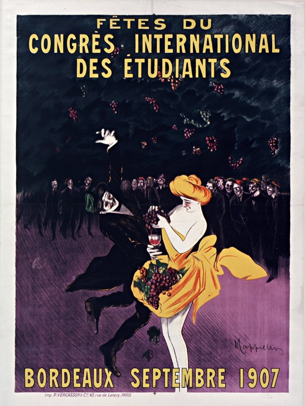 Plakat für eine Weinprobe in Bordeaux 1907 mit einer Frau in gelbem Kleid und Weinglas, umgeben von einer Menge, mit Text auf dem Plakat.