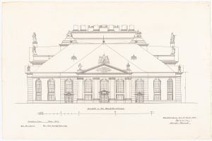 Eine detaillierte Strichzeichnung der Schlosshof-Fassade in Dresden, Deutschland, mit zahlreichen Fenstern und Statuen oben auf dem Gebäude, auf einem Stück Papier mit sichtbarem Text.