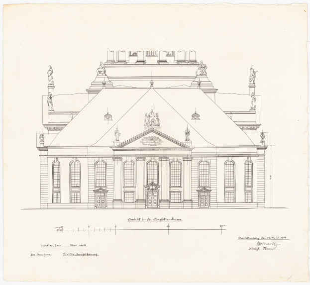 Eine detaillierte Strichzeichnung der Schlosshof-Fassade in Dresden, Deutschland, mit zahlreichen Fenstern und Statuen oben auf dem Gebäude, auf einem Stück Papier mit sichtbarem Text.