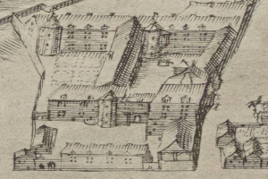 Eine handgezeichnete Stadtansicht mit mehreren Gebäuden und einem zentralen Haus, begleitet von handgeschriebenem Text auf demselben Papier.