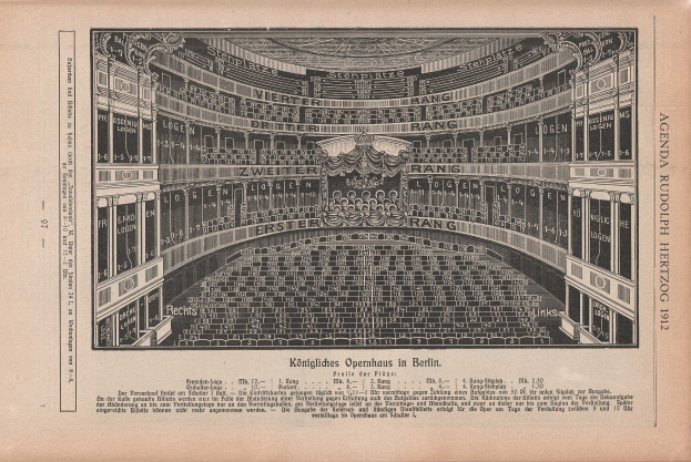 Eine Schwarz-Weiß-Zeichnung eines großen, leeren Auditoriums in Berlin, Deutschland, mit Reihen von Stühlen und sichtbarem Text auf der offenen Seite eines alten Buches.