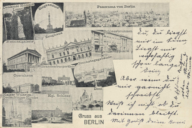 Eine Vintage-Postkarte mit mehreren Bildern von Berlin, darunter Architektur, Vegetation und eine Statue, mit handgeschriebener Schrift.