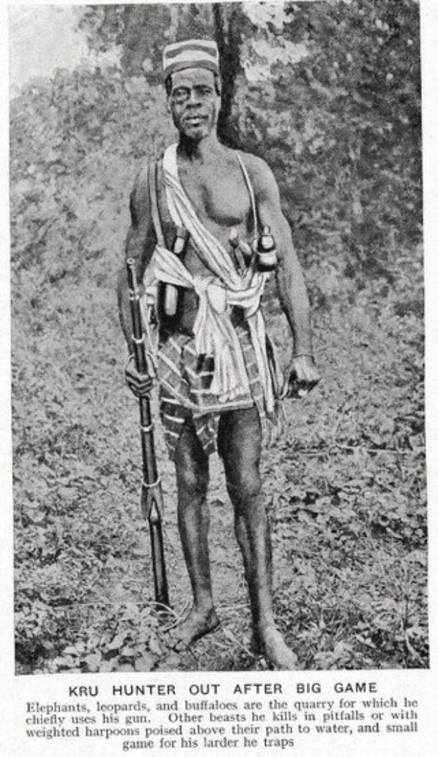 Schwarzes und weißes Foto eines Mannes, der draußen steht und eine Waffe hält, mit Bäumen im Hintergrund und Text unten, der "Kru Hunter Out After Big Game" lautet.