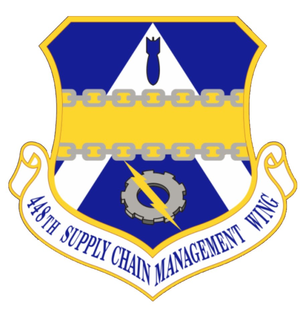Logo des 48. Versorgungsmanagementgeschwaders mit einem blauen Schild mit einem weißen Stern und einem weißen Banner mit der Aufschrift "Versorgungsmanagement" in blau, alles von einem weißen Rand umgeben und oben mit dem Text "48. Versorgungsmanagementgeschwader" in fetter schwarzer Schrift.